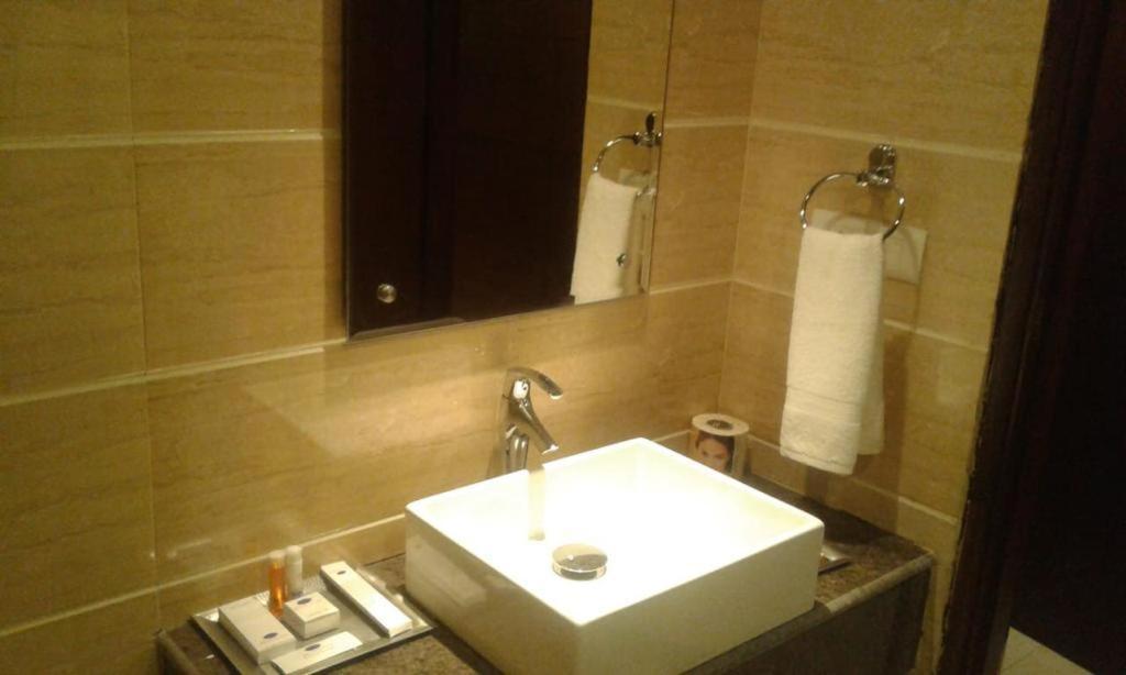 A One Hotels By Ventus Hotels & Resorts- Delhi Airport New Delhi Ngoại thất bức ảnh